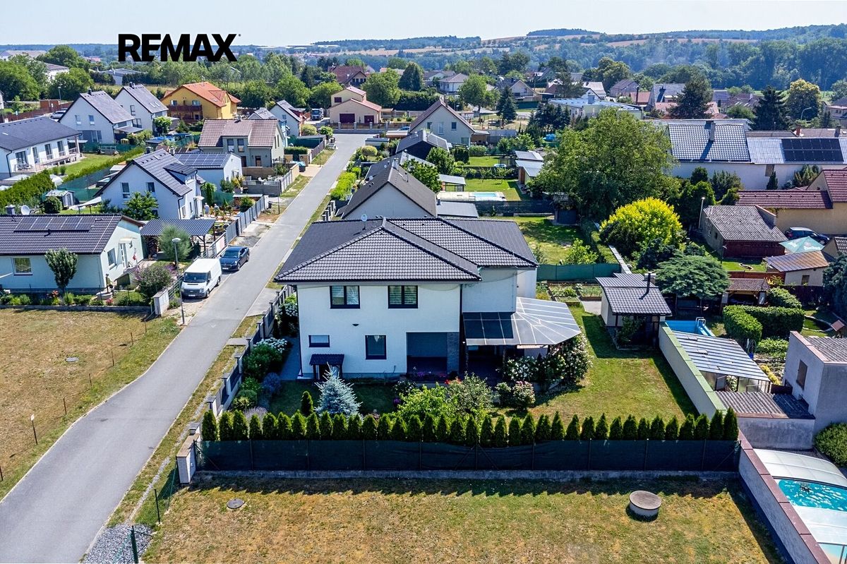 Prodej rodinného domu 234 m², pozemek 715 m²